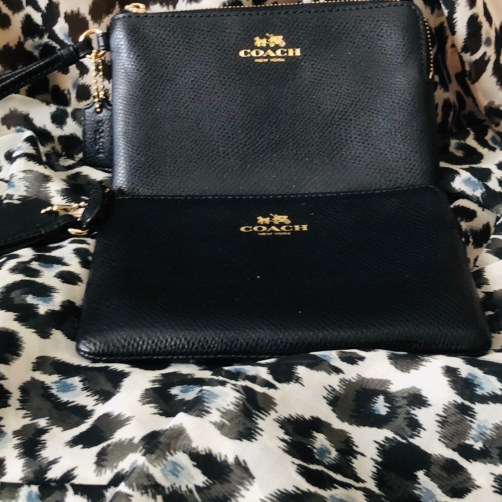 🎉HOST PICK🎉Coach Wristlet - Picture 7 of 14